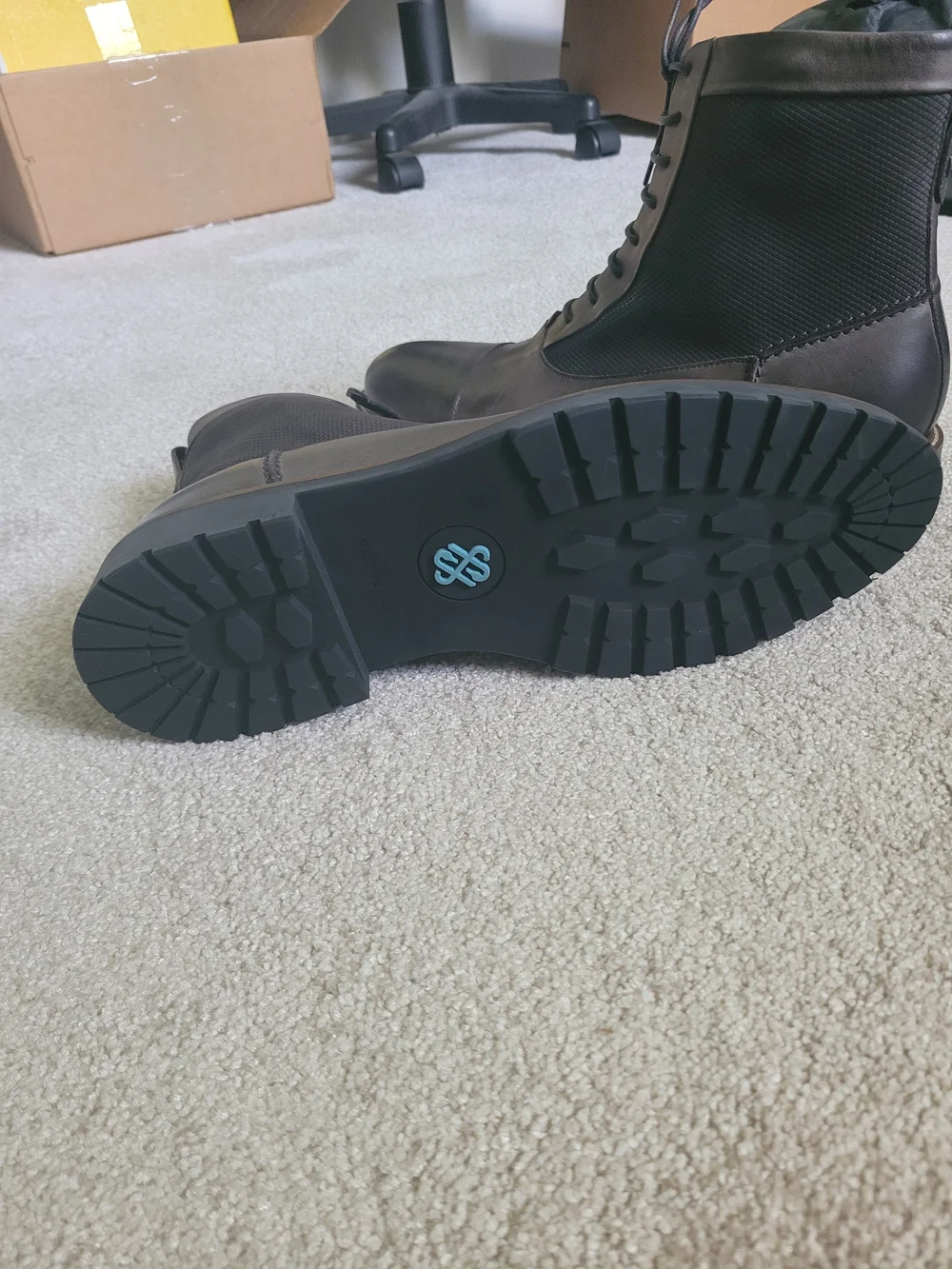 Men's Lace-Up Gray Leather Chukka Boots with Rugged Sole